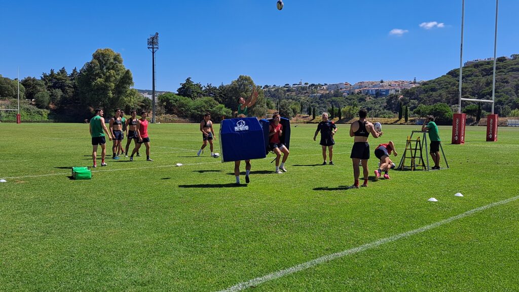 Portugal Rugby practicando atrapadas de patadas altas, Copa Mundial de Rugby 2023