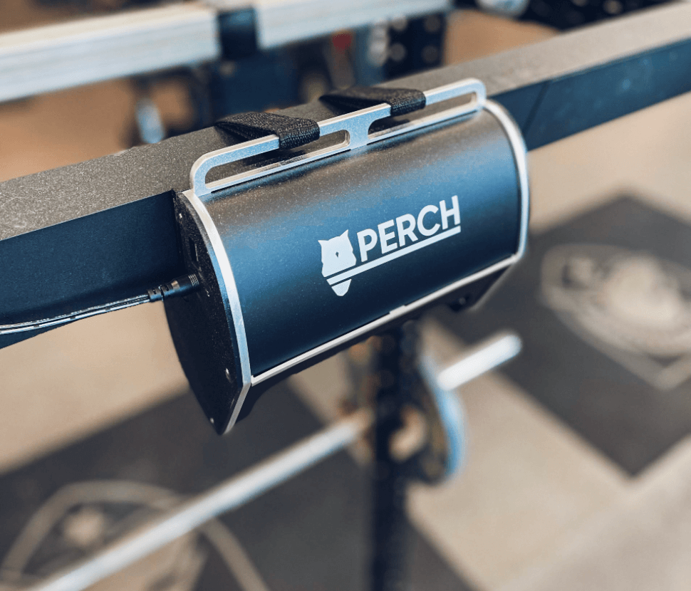 perch num suporte para pesos